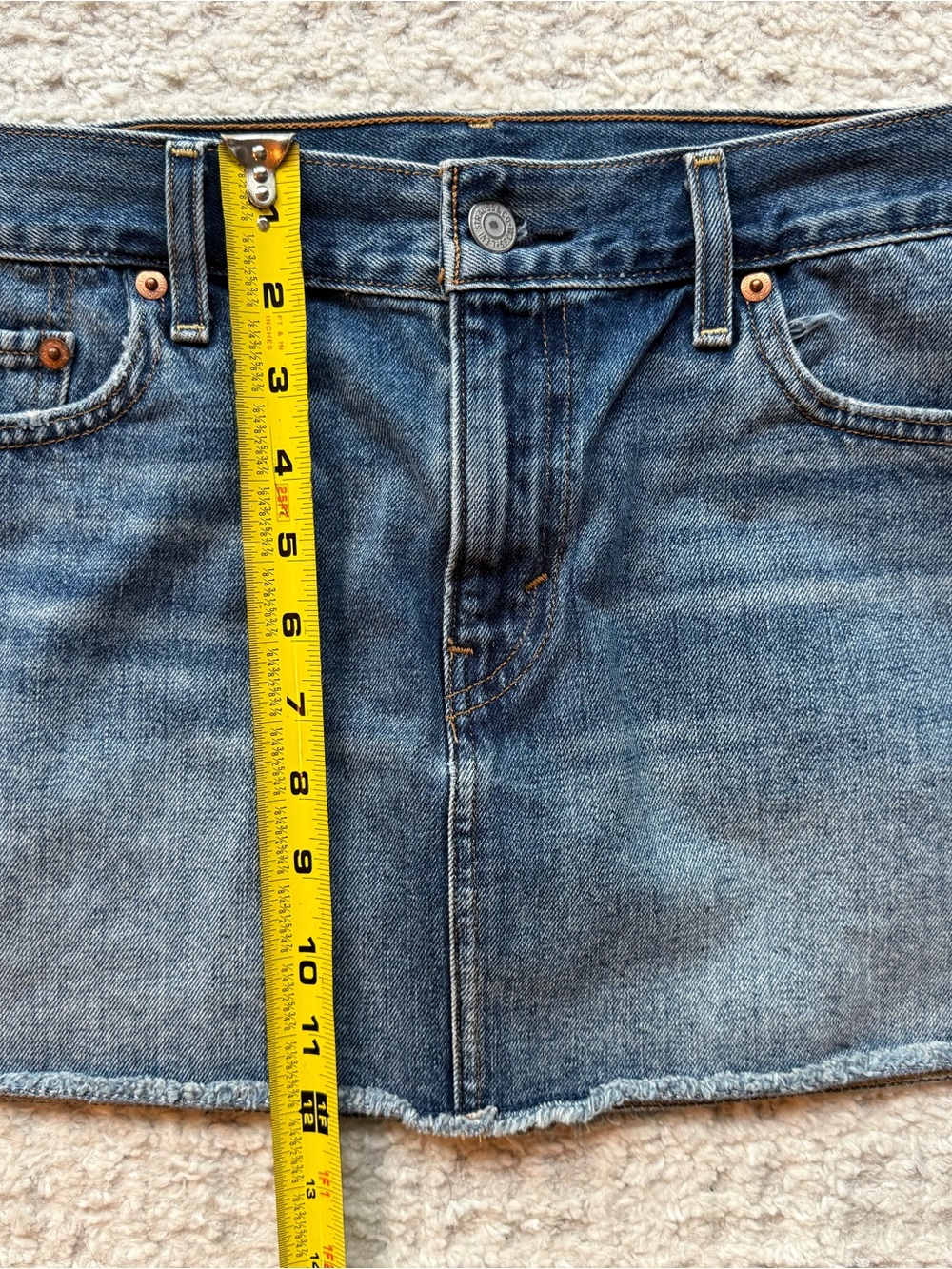 Levi's $60 Denim Mini Skirt with Raw Hem 29 - Picture 5 of 5